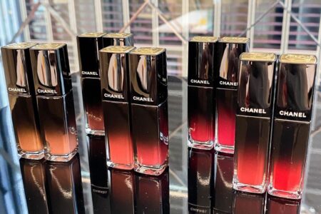 Chanel Rouge Allure Laque Lip Swatch 2 450x300 - Chanel Rouge Allure Laque Fall 2020